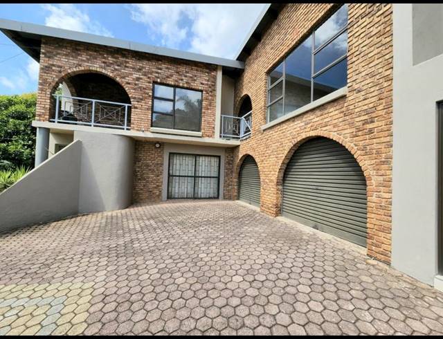 5 BEDROOM HOUSE FOR SALE IN KLOOFENDAL